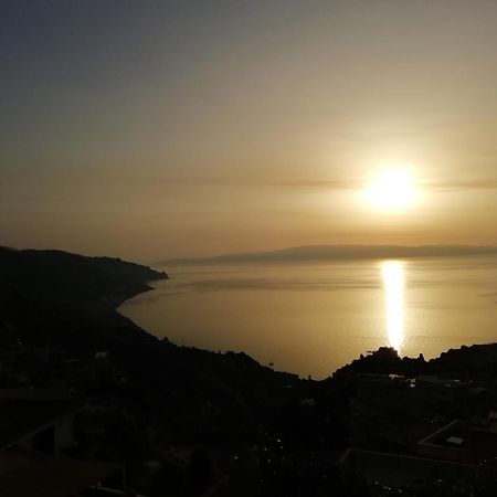 Villa Johnny And Mary'S House Breathtaking View تاورمينا الغرفة الصورة