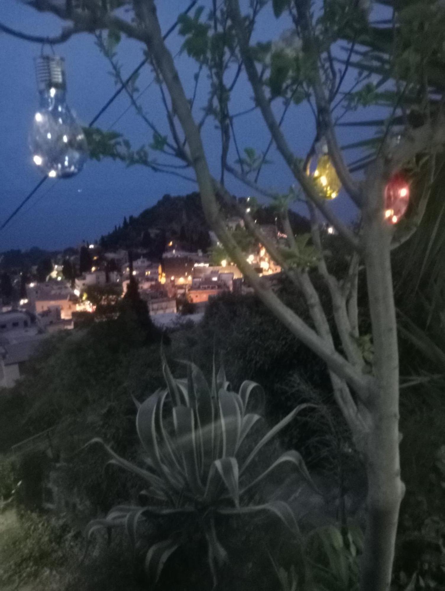 Villa Johnny And Mary'S House Breathtaking View تاورمينا الغرفة الصورة