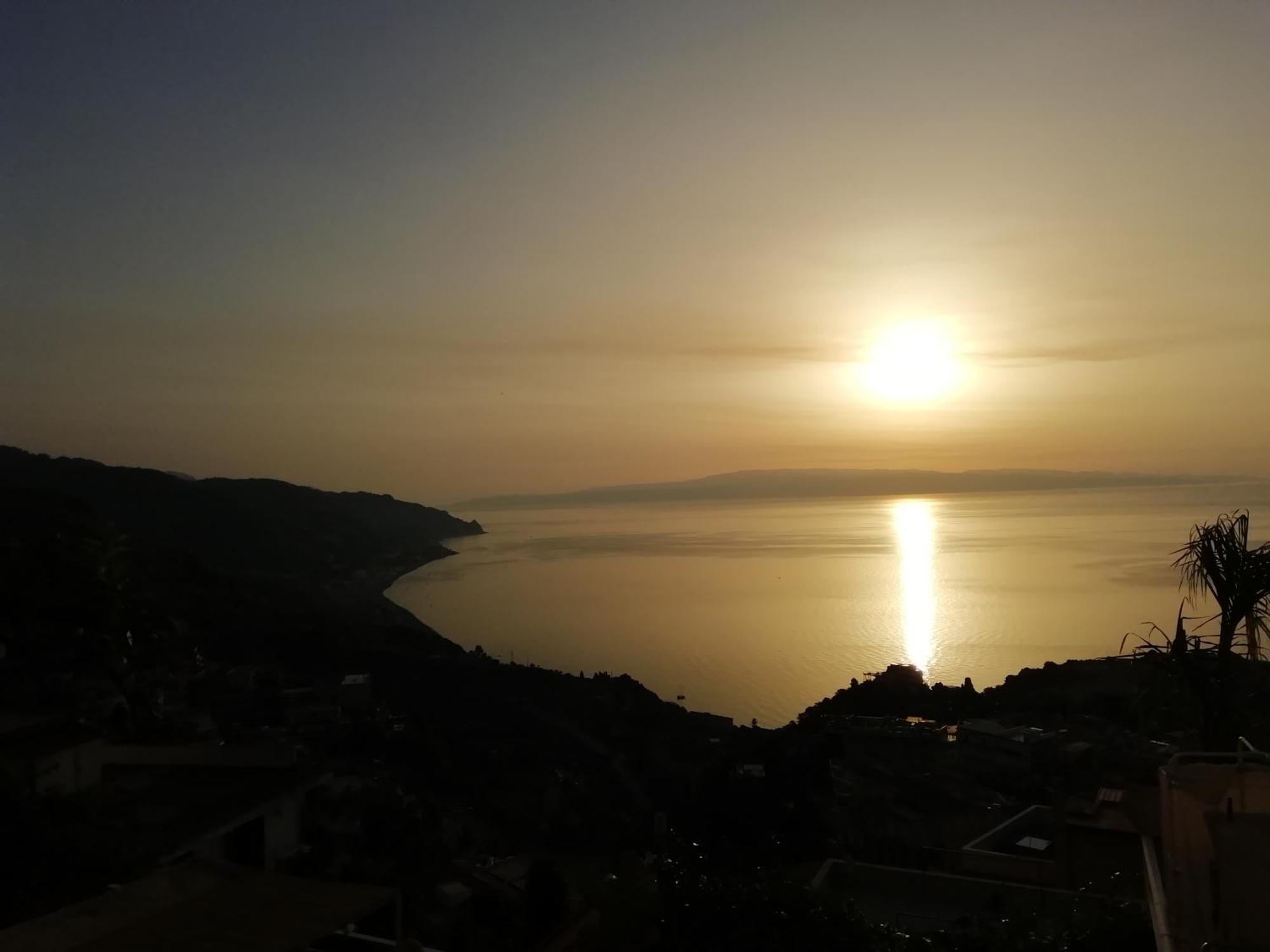 Villa Johnny And Mary'S House Breathtaking View تاورمينا الغرفة الصورة