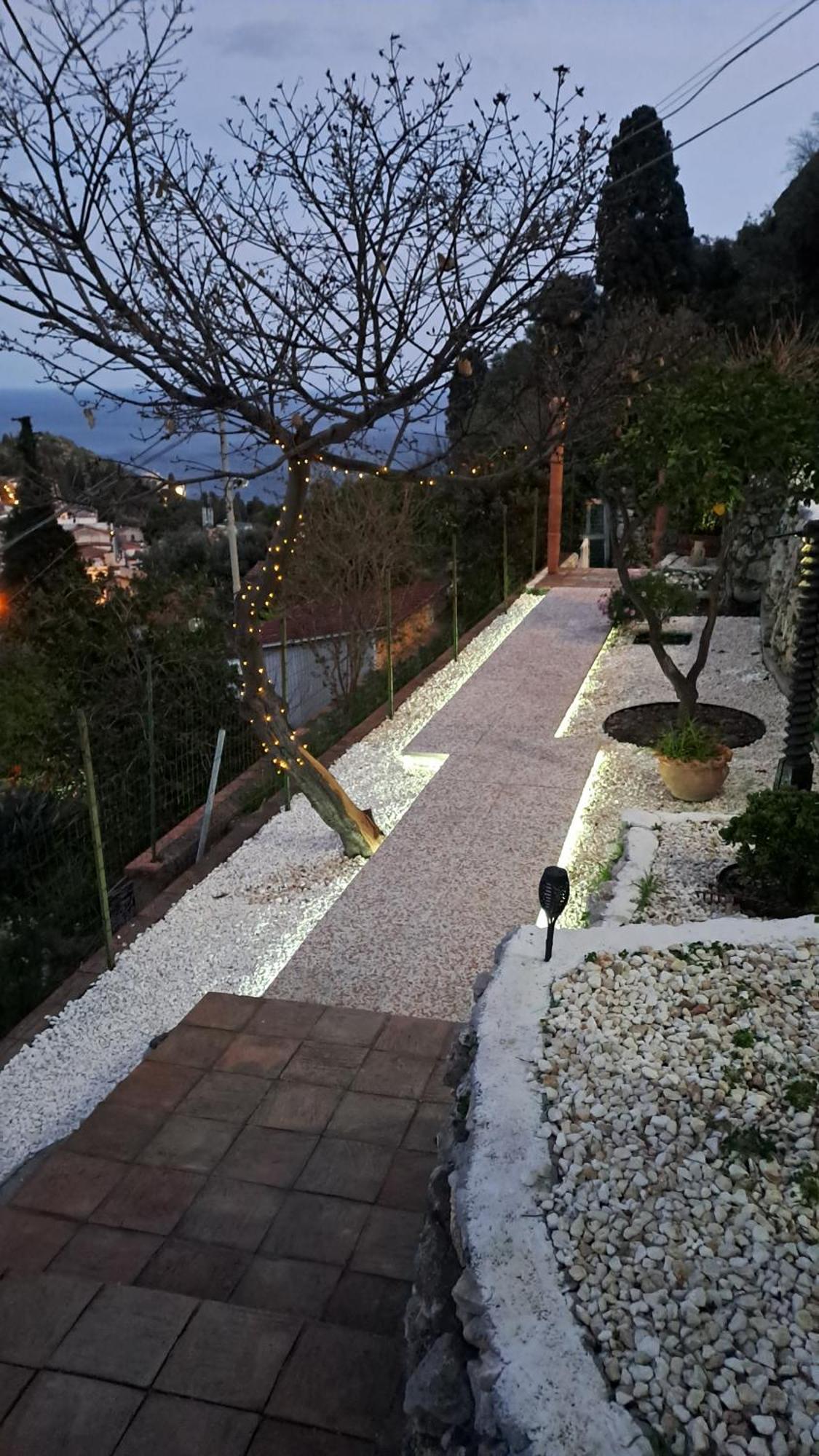 Villa Johnny And Mary'S House Breathtaking View تاورمينا الغرفة الصورة